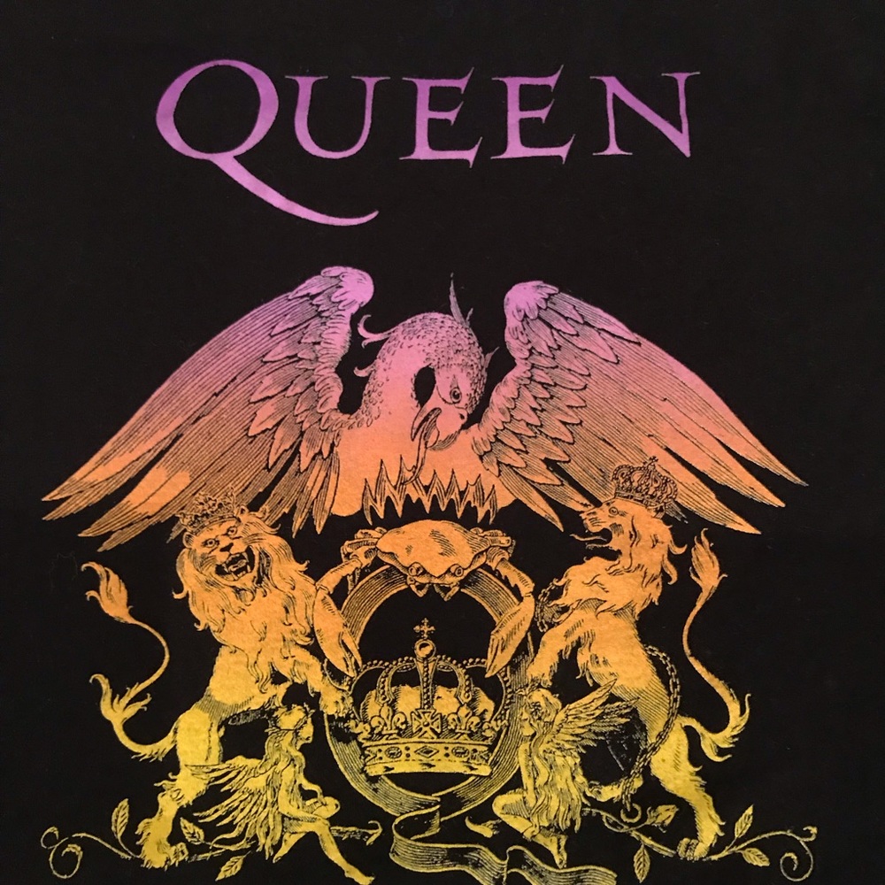 Queen Short Sleeve Tee Smallππππ - Picture 3 of 15